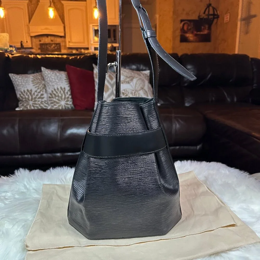 ❌SOLD❌ Authentic Louis Vuitton Epi Noir Sac D'epaule PM Shoulder Bag - Picture 7 of 15
